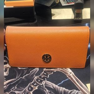Used in good condition Tori Burch Glasses Case